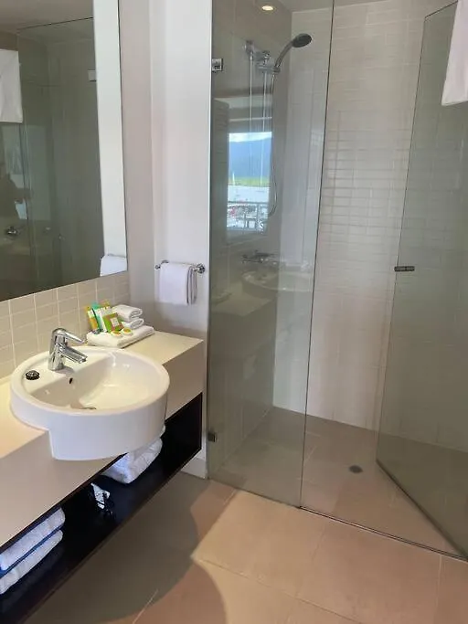 Absolute Waterfront Apartment Cairns