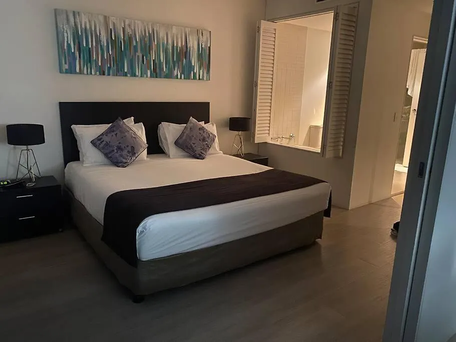 Absolute Waterfront Apartment Cairns Australien